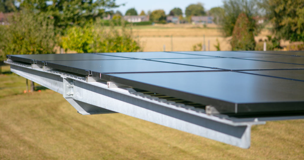 Les panneaux photovoltaïques : un choix judicieux pour votre carport
